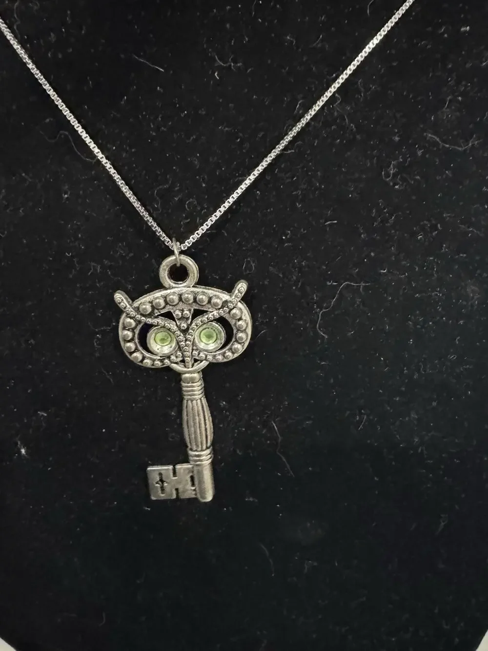 Beautiful Vintage Owl Key Necklace Pendant Gold Tone Chain